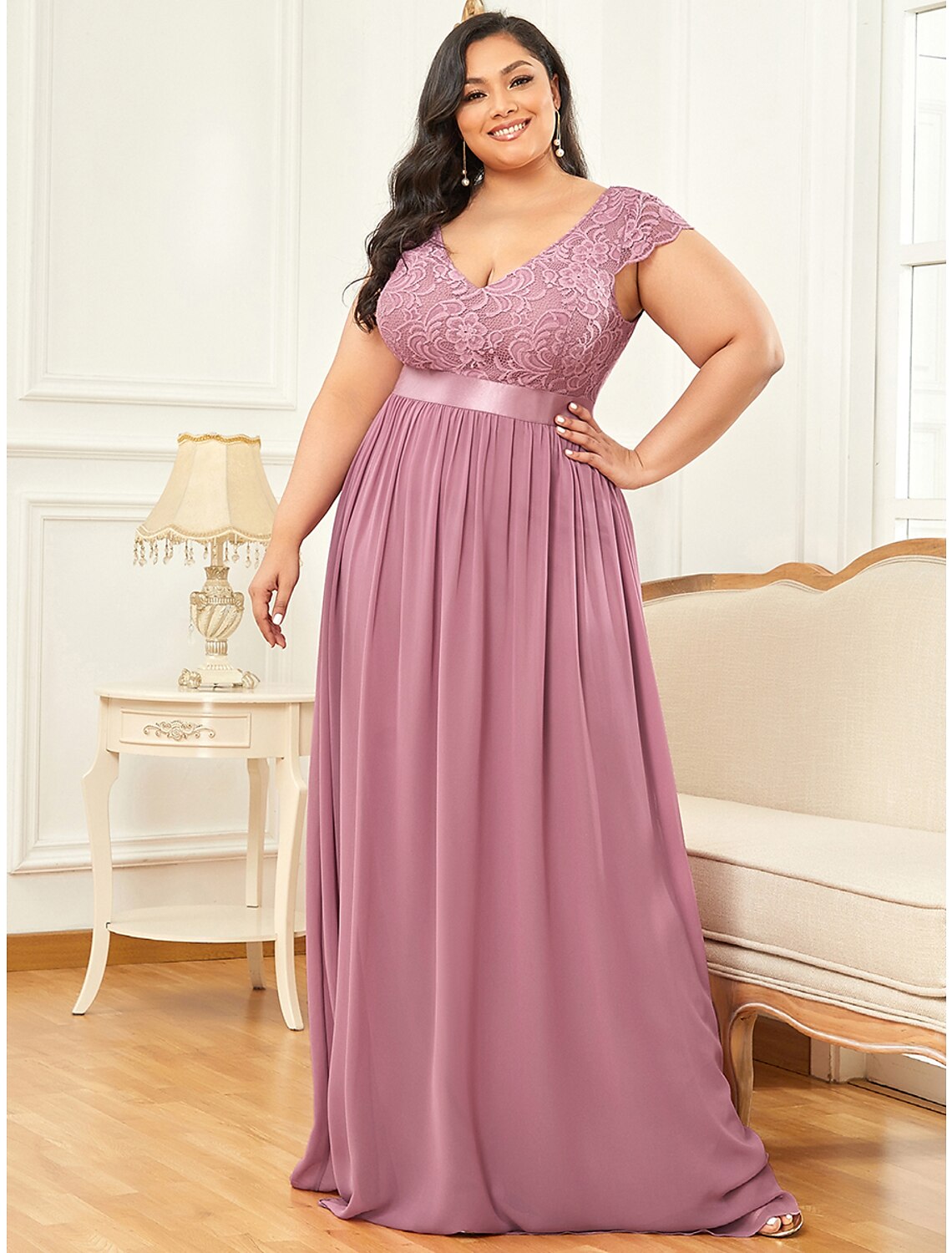 A-Linie, elegantes Vintage-Abendkleid, V-Ausschnitt, V-Rücken, kurze Ärmel, bodenlang, Chiffon mit drapiertem Spitzeneinsatz